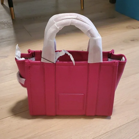 MARC JACOBS The Leather Small Hot Pink Tote Bag NWT - Picture 2 of 14